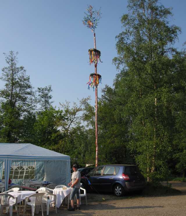 Hat noch jemand einen so sch�nen Maibaum???
